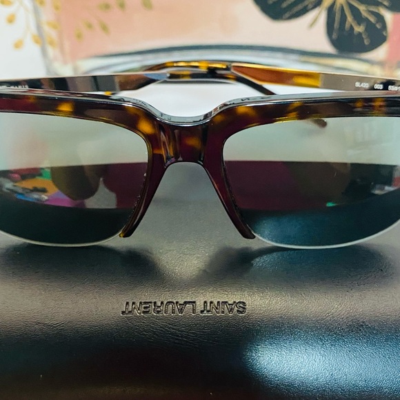saint laurent sunglasses unisex: few scratches- nice color- include box - Picture 12 of 13